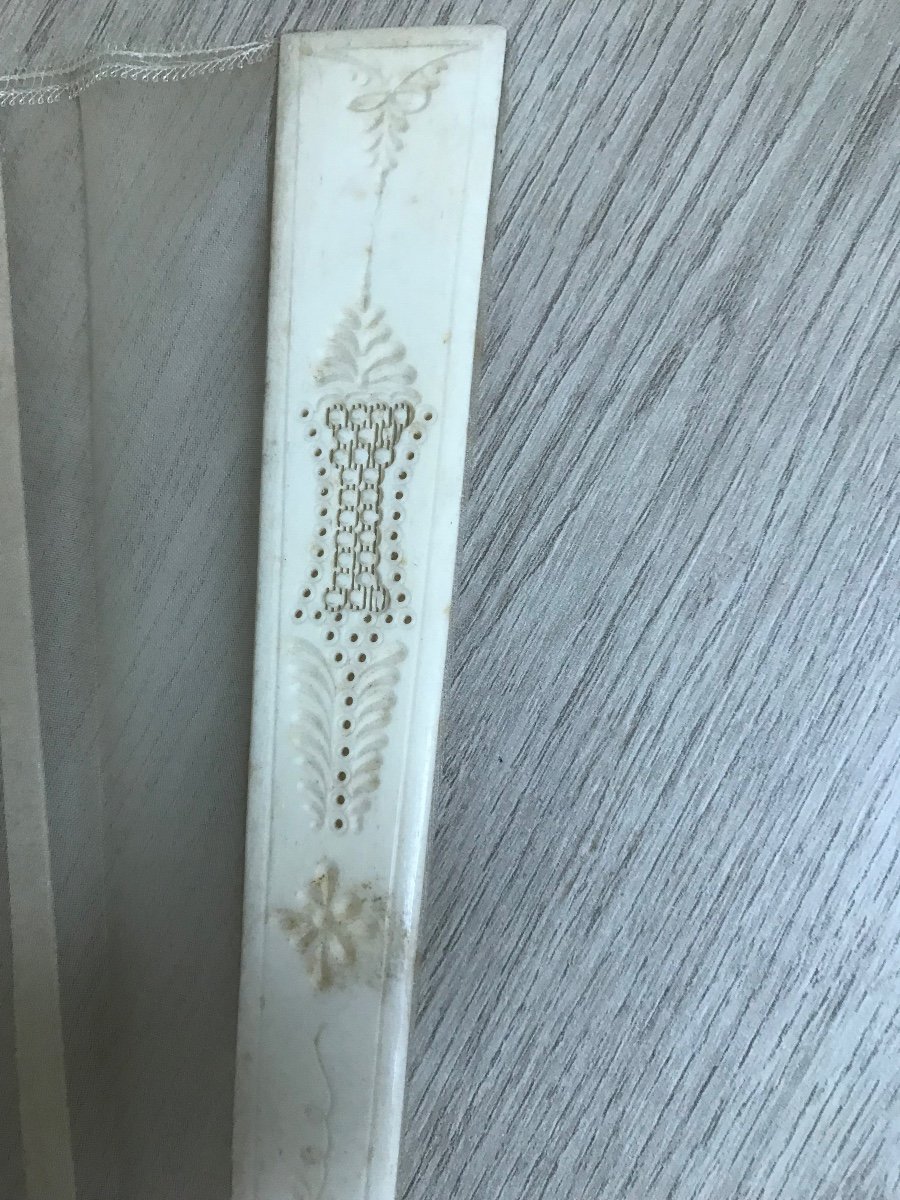 Très Joli Et Grand éventail Peint Sur Tulle -photo-1