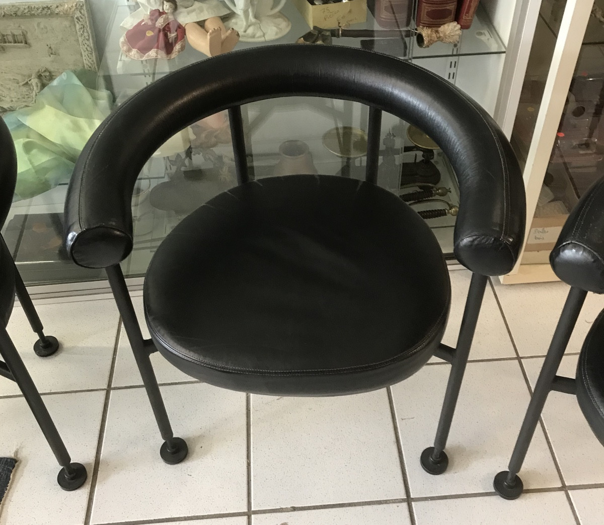 6 Round Leather Armchairs From The 70s/80s-photo-5