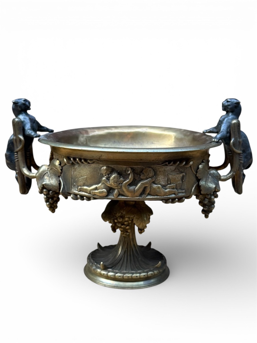 Bronze Cup / Signed Victor Paillard.