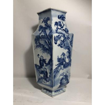 Très rare vase en porcelaine de chine blanc bleu quadrangulaine Début 19ème