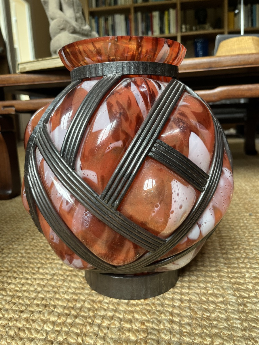 Large vase Daum Majorelle verre orangé et fer forgé -photo-3
