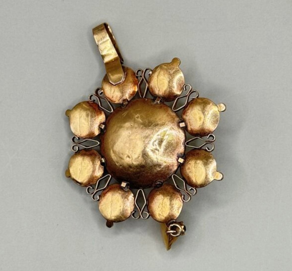  Bijou régional, pendentif Rose du Velay, en or jaune 750 millième.-photo-3