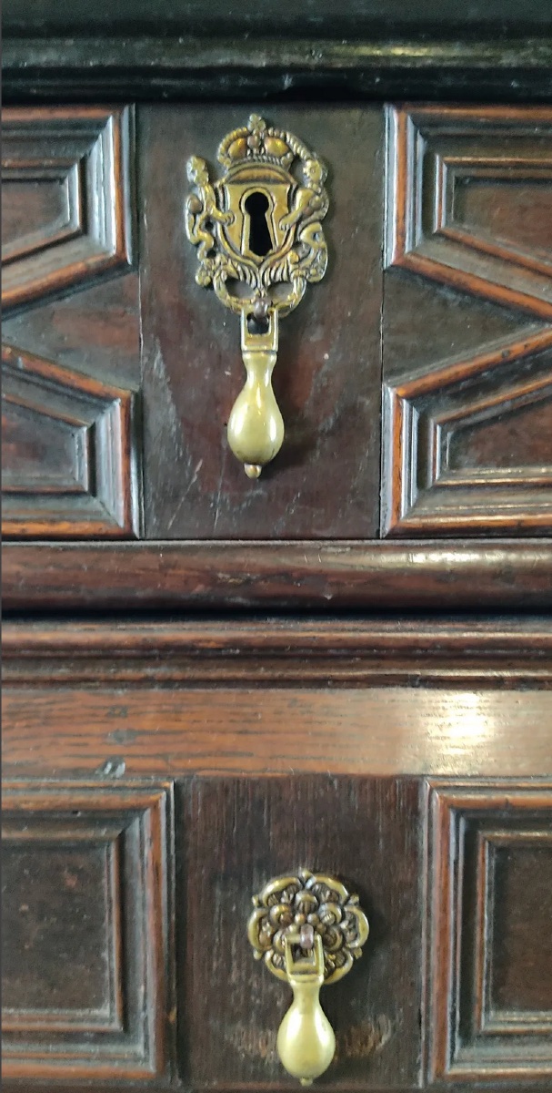 18th-century Welsh Oak Cabinet -photo-3