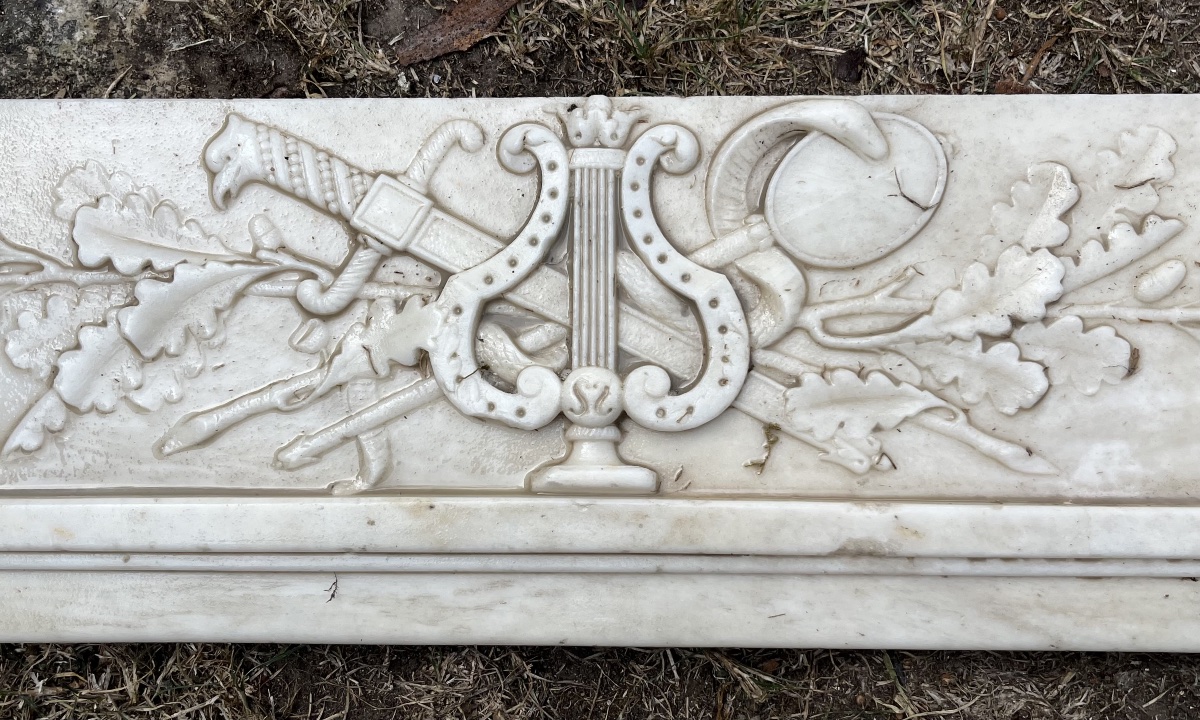 18th-century Marble Fireplace In Need Of Restoration -photo-2