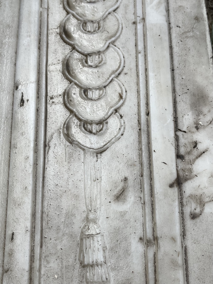 18th-century Marble Fireplace In Need Of Restoration -photo-4