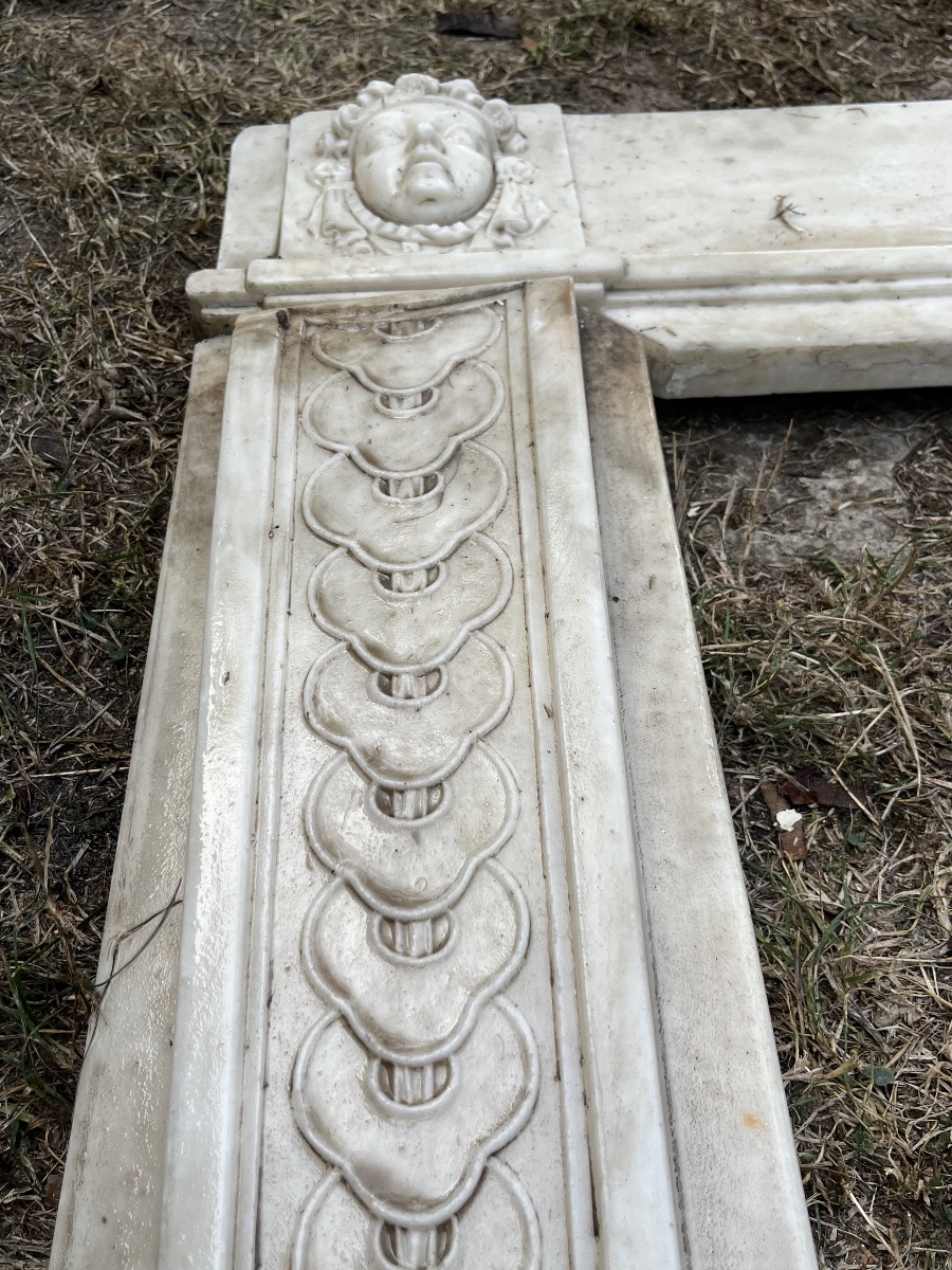 18th-century Marble Fireplace In Need Of Restoration -photo-1