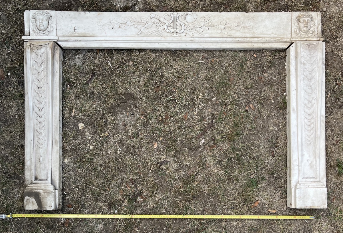 18th-century Marble Fireplace In Need Of Restoration -photo-3