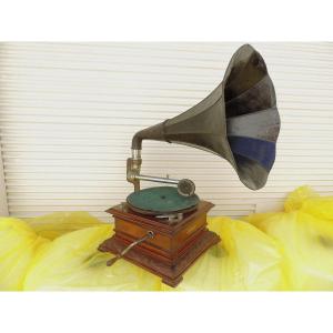 Phonograph (gramophone)