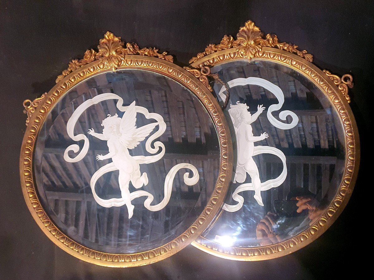 Paire De Miroirs Personnages Cadres Bronze. 