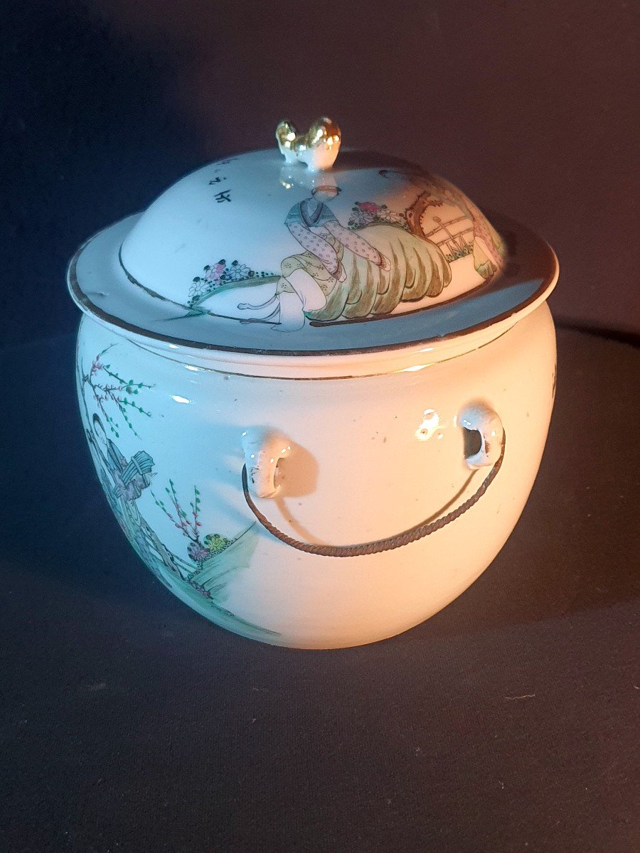 China Porcelain Covered Pot. Pink Family.-photo-2