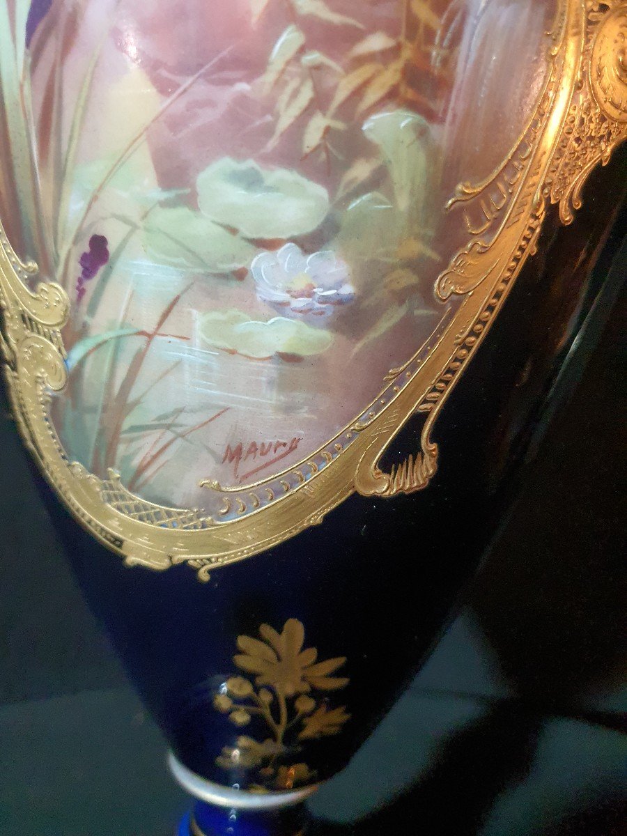 Grand Vase Porcelaine Limoges Bleu De Sèvres. Signé dans le décor. -photo-1