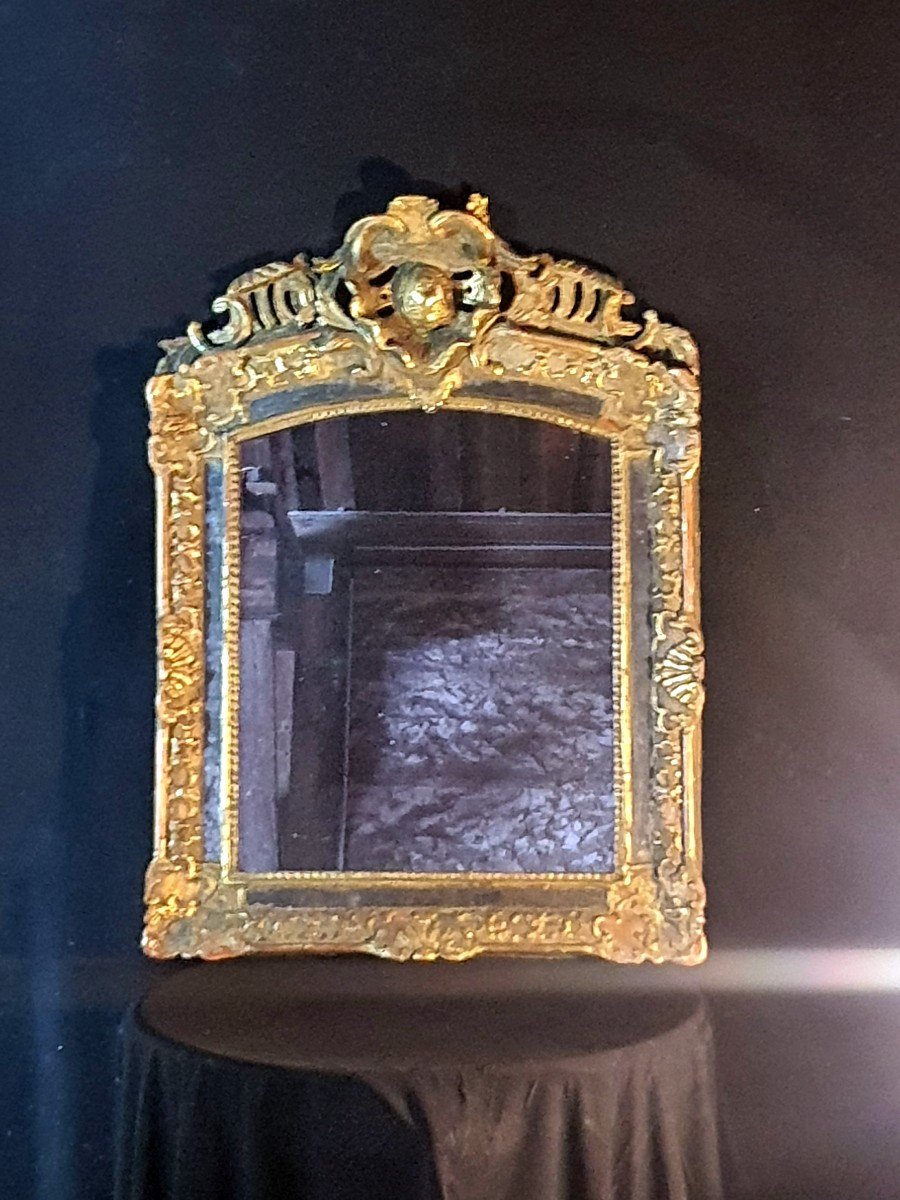 Golden Wood Mirror With Beads Regency Period Coat Of Arms. 