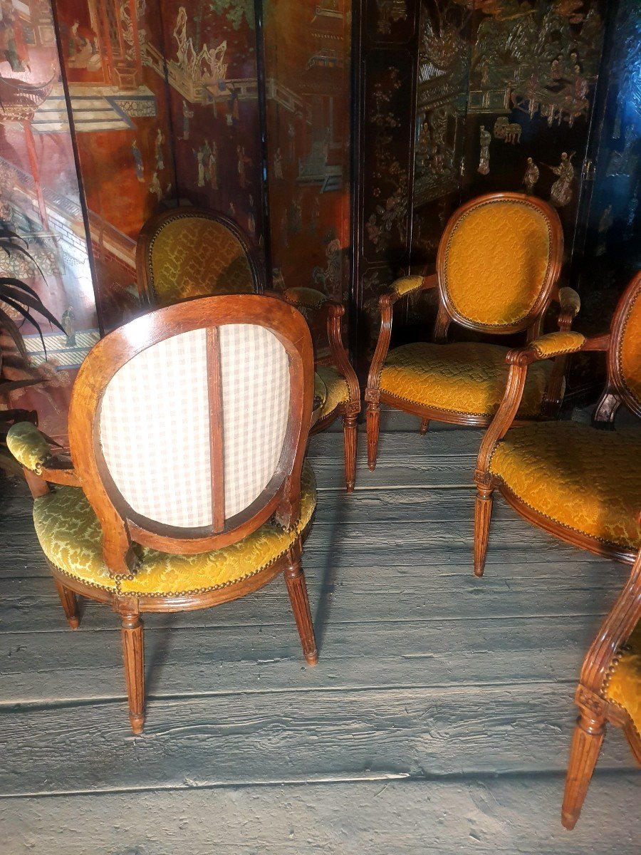Série 5 Fauteuils XVIII Siècle Louis XVI, Noyer.-photo-4