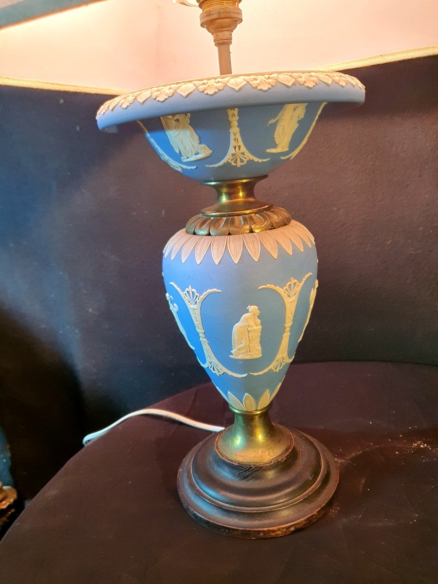 Lampe Porcelaine Wedgwood Néo Classique. -photo-4