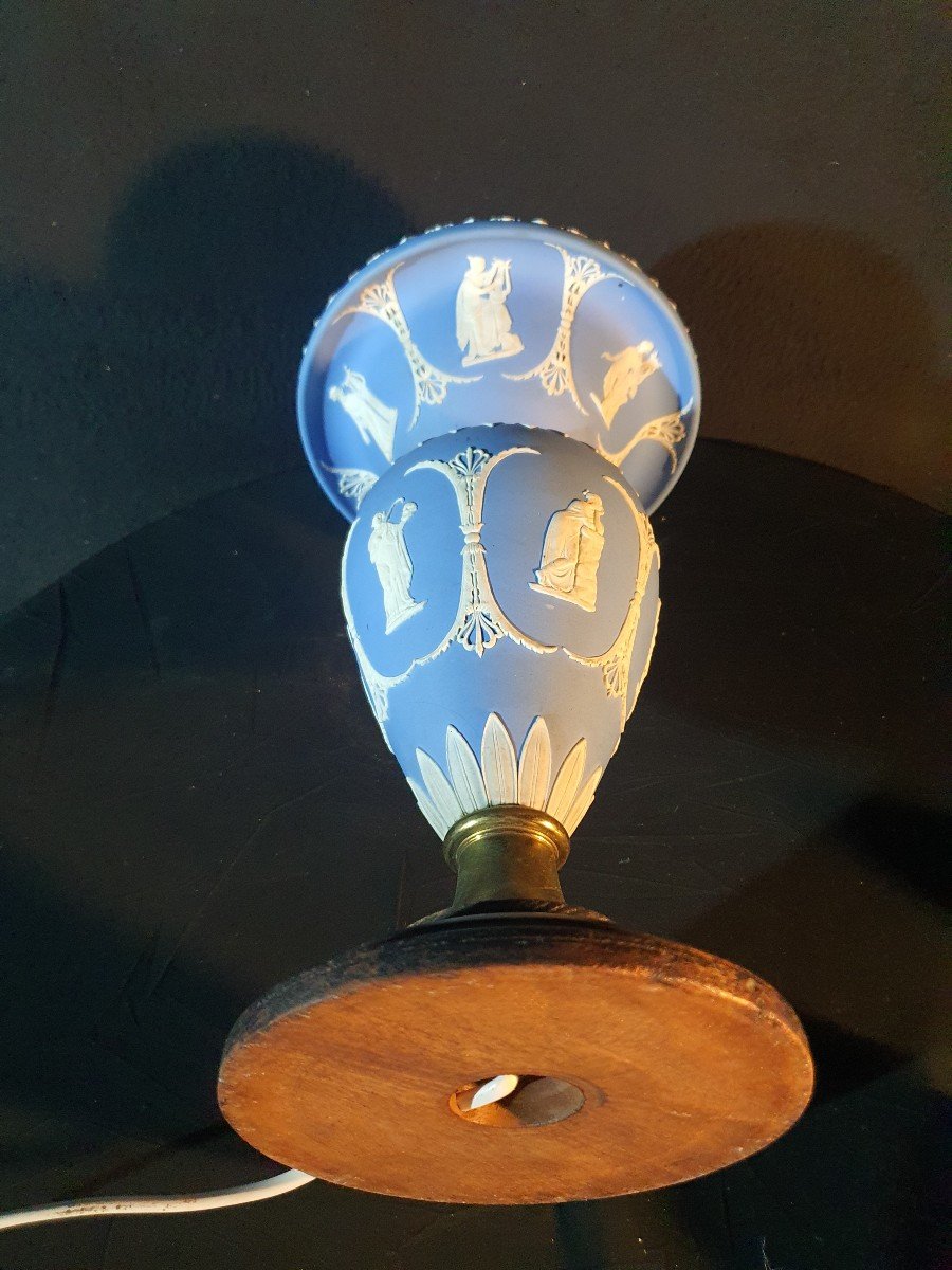 Lampe Porcelaine Wedgwood Néo Classique. -photo-3