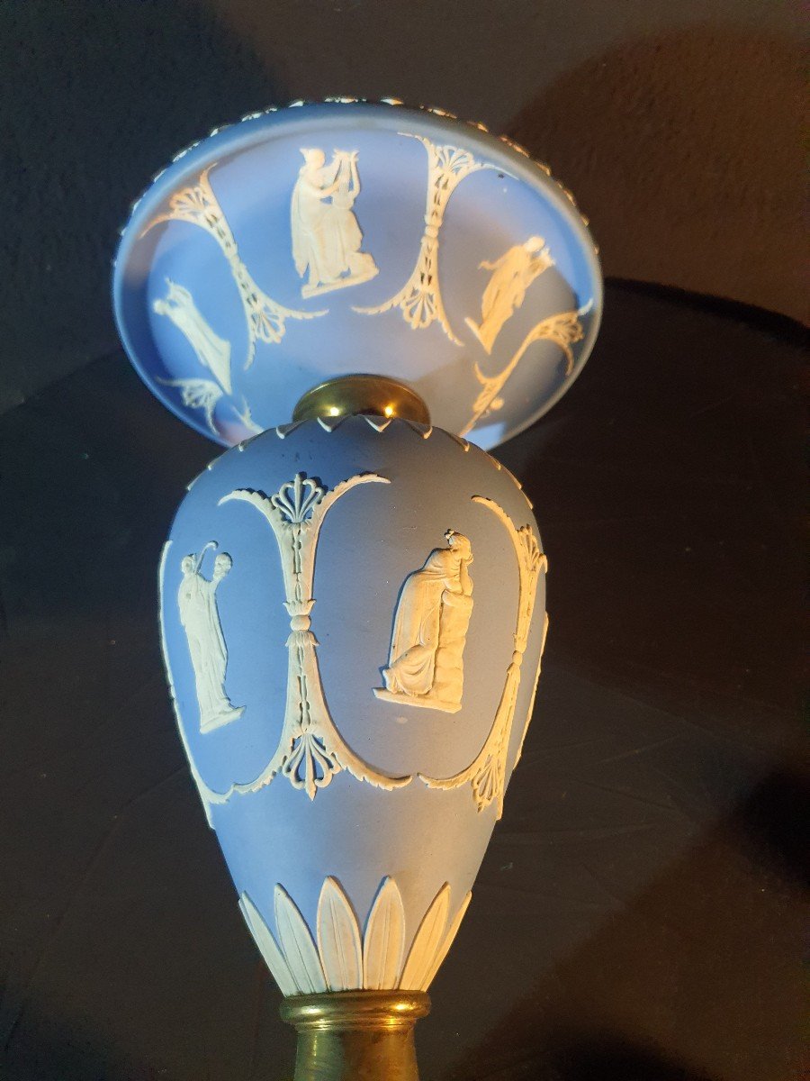 Lampe Porcelaine Wedgwood Néo Classique. -photo-4