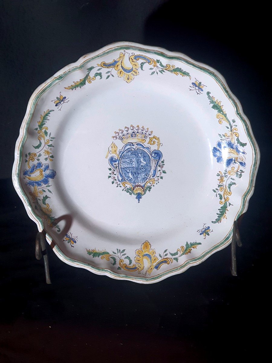 Assiette Moustiers Armoiries XVIII Siècle. -photo-2