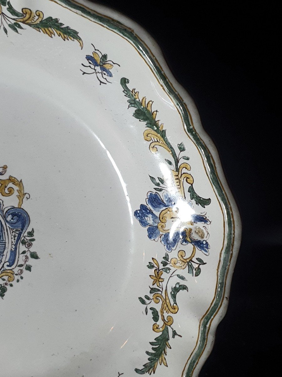 Assiette Moustiers Armoiries XVIII Siècle. -photo-4