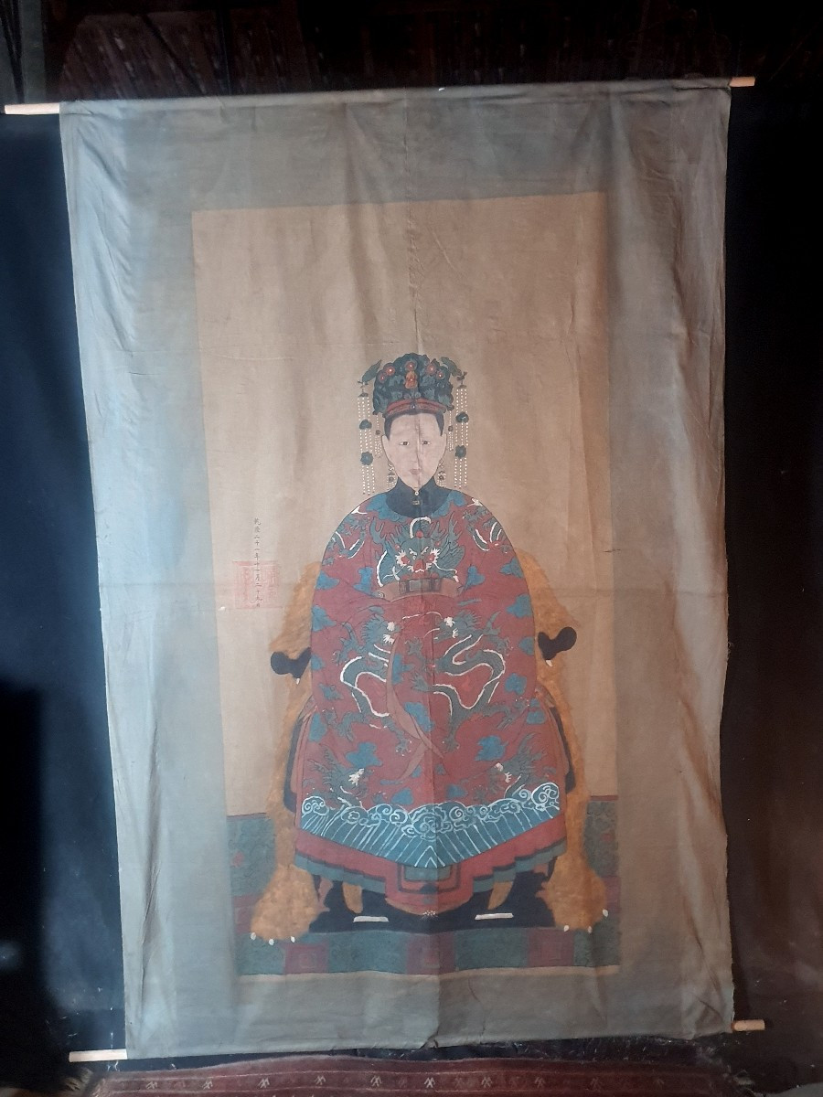Portrait Of A Dignitary Woman From The Qing Dynasty.-photo-4
