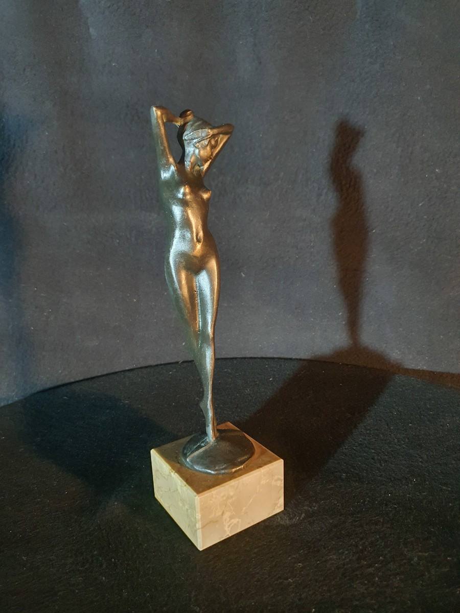 Art Deco Bronze Sculpture Of A Woman By G Mariani.-photo-5