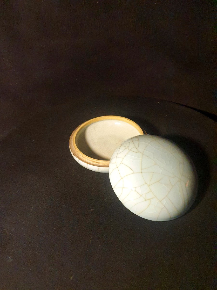 Porcelain Box China Qing Dynasty.-photo-1