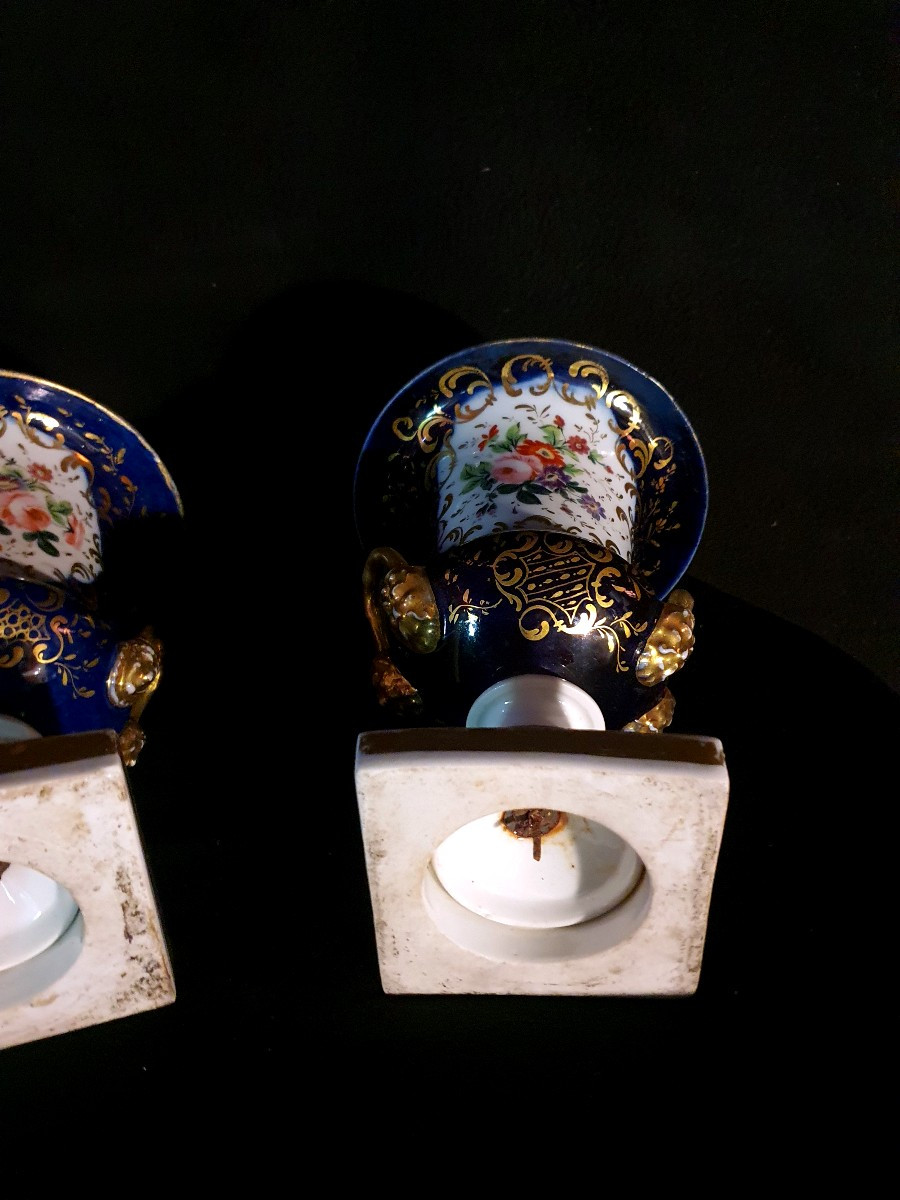 Pair Of Medici Vases From The Empire Period -photo-1