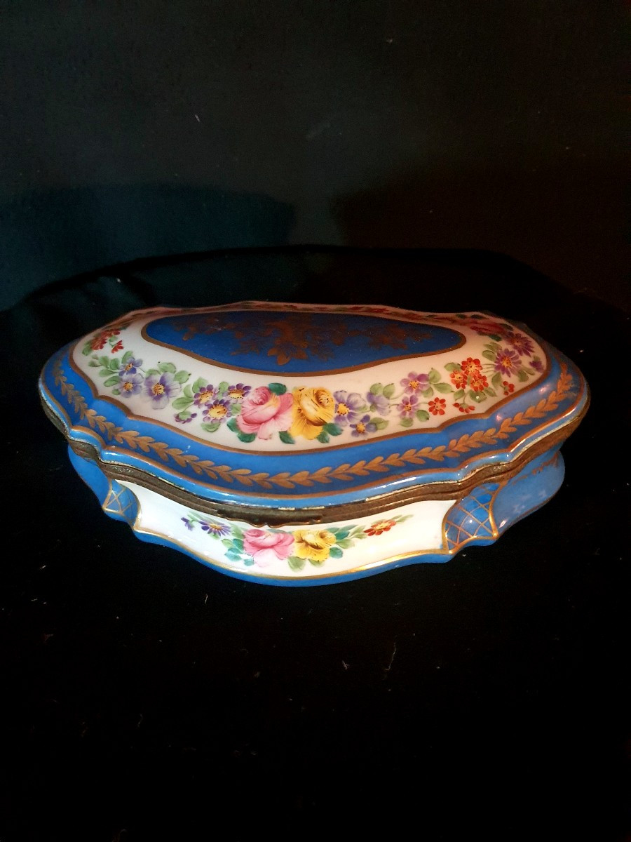 Boîte à bijoux bonbonnière porcelaine Paris ,bleu de Sèvres. -photo-2