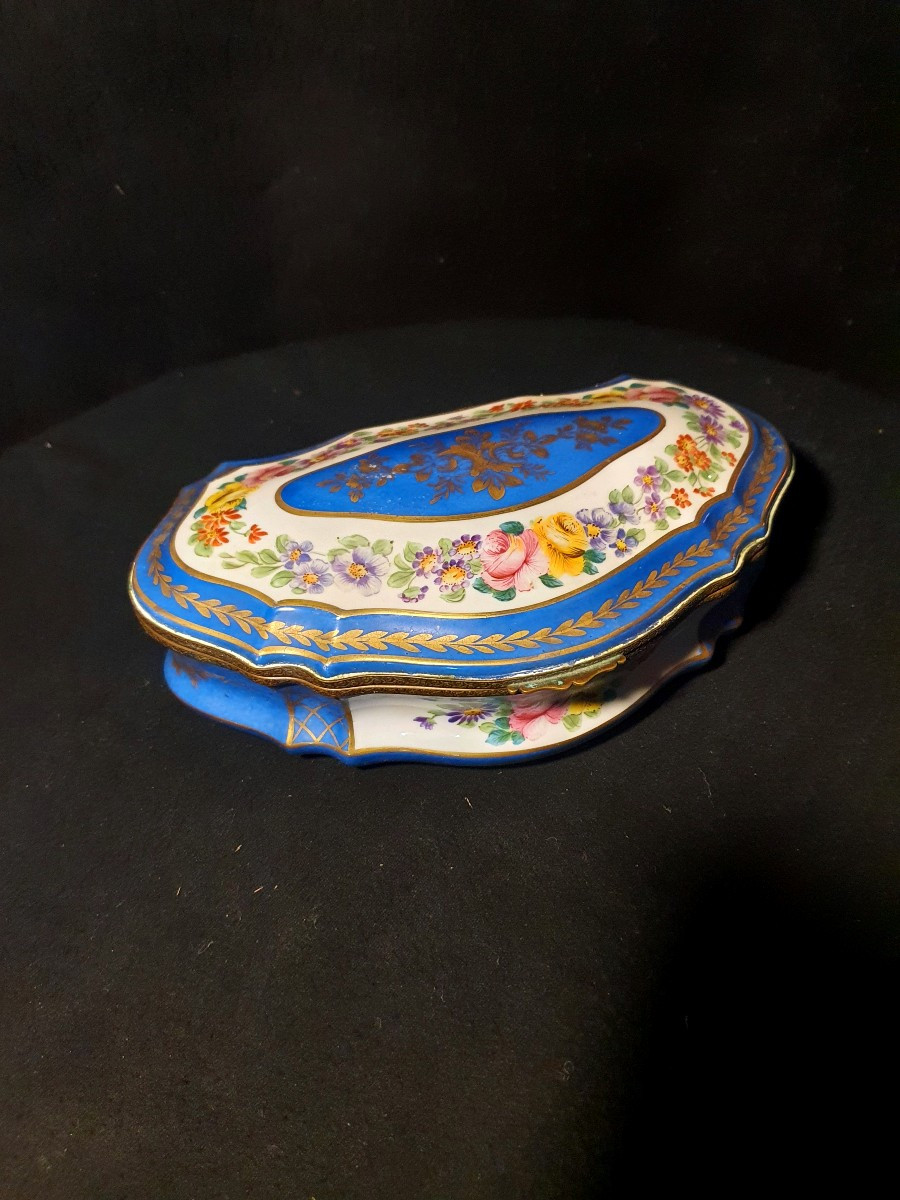 Boîte à bijoux bonbonnière porcelaine Paris ,bleu de Sèvres. -photo-4