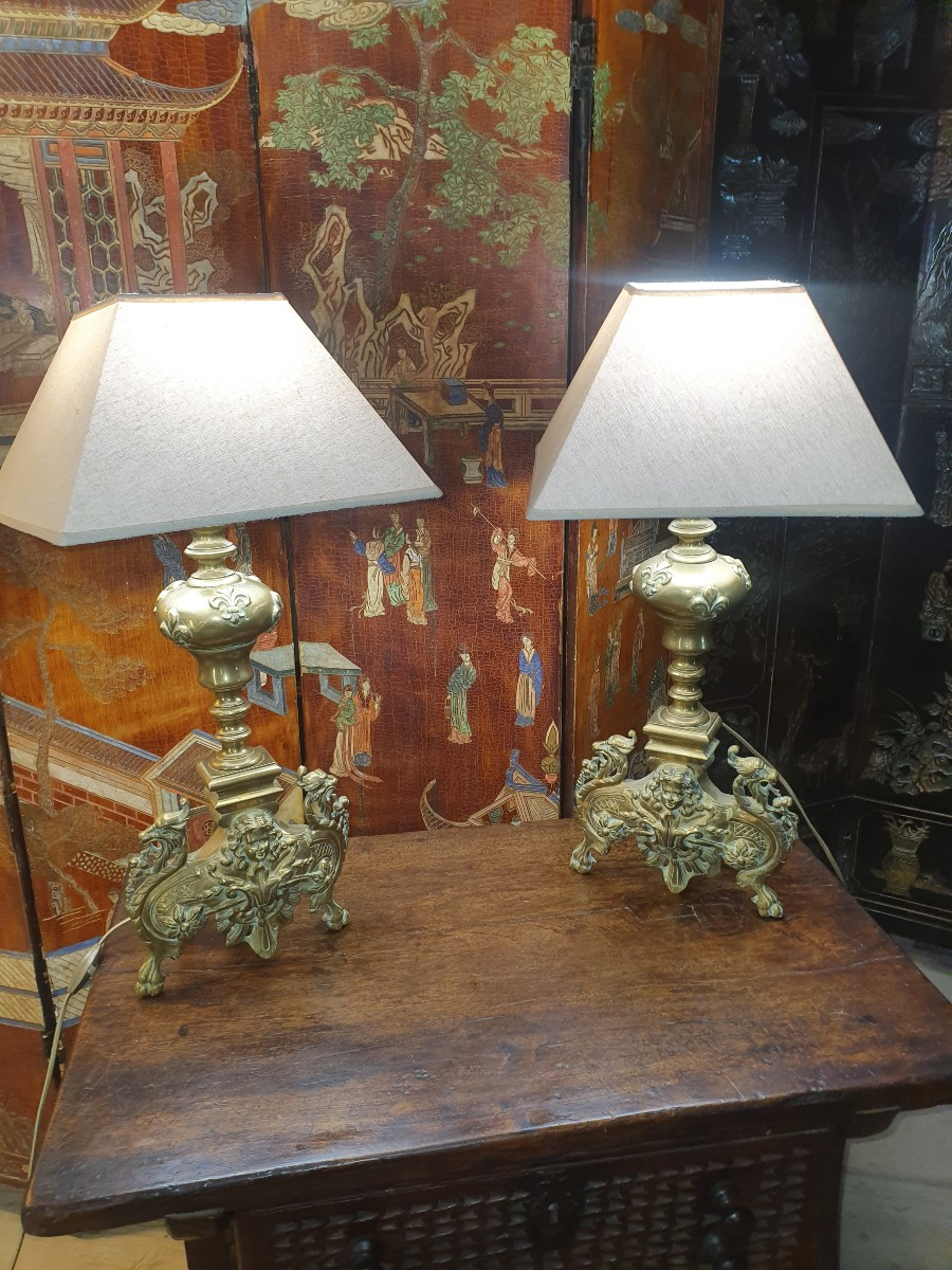Paire de lampes bronze doré armoiries.
