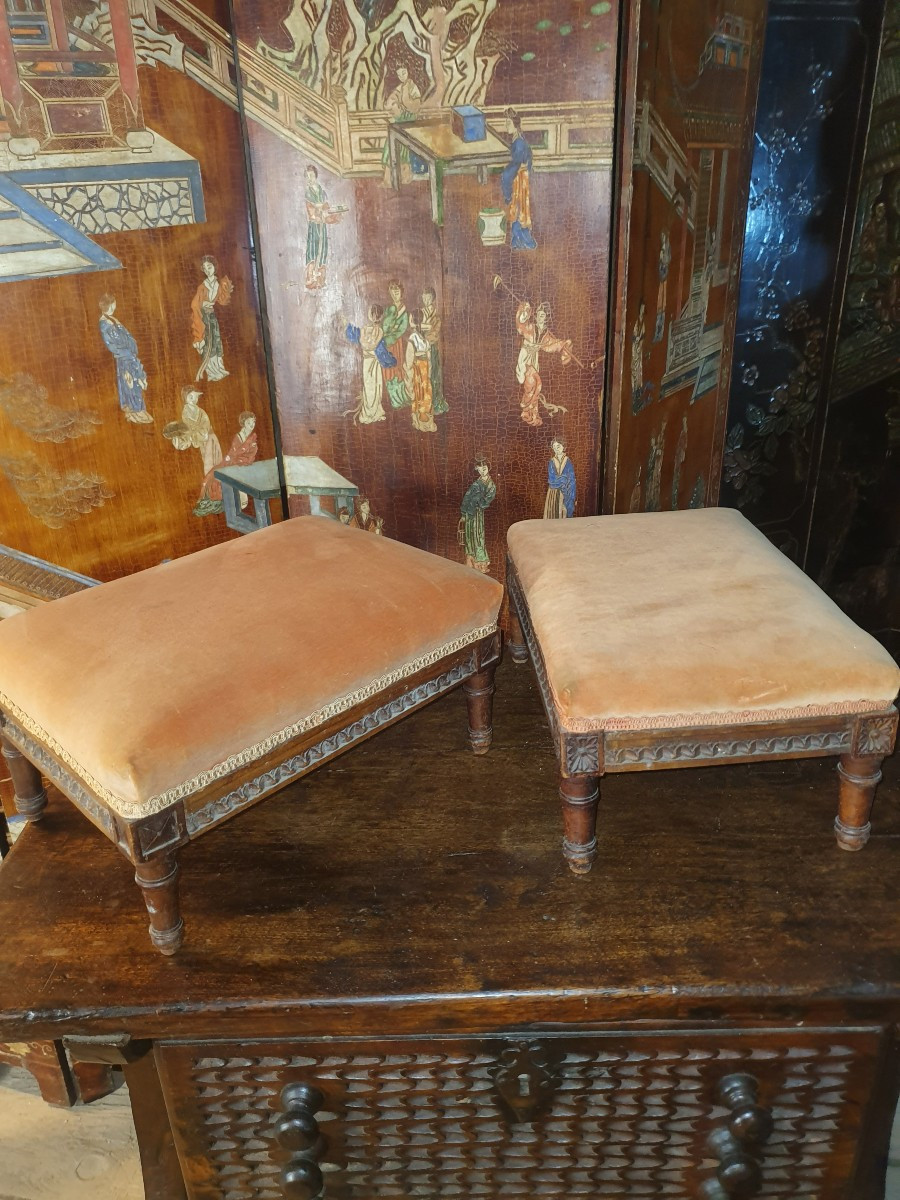 Paire de tabourets Louis XVI 