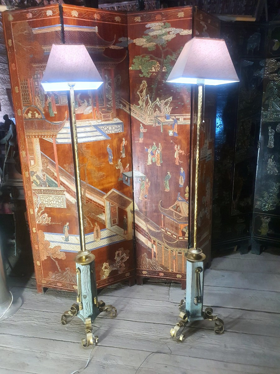 Paire de lampadaires esprit Gilbert Poillerat.