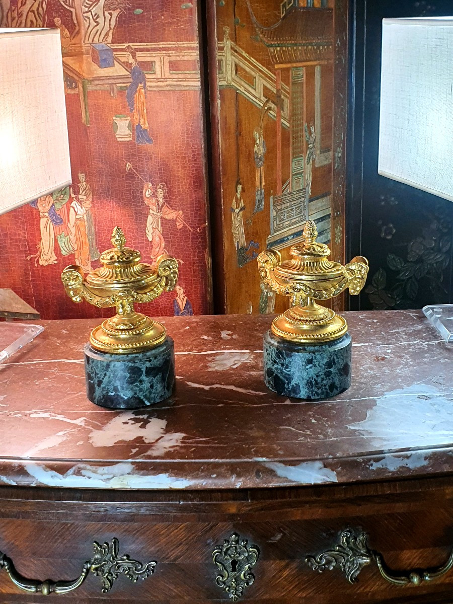 Paire de cassolettes Louis XVI bronze doré. -photo-2