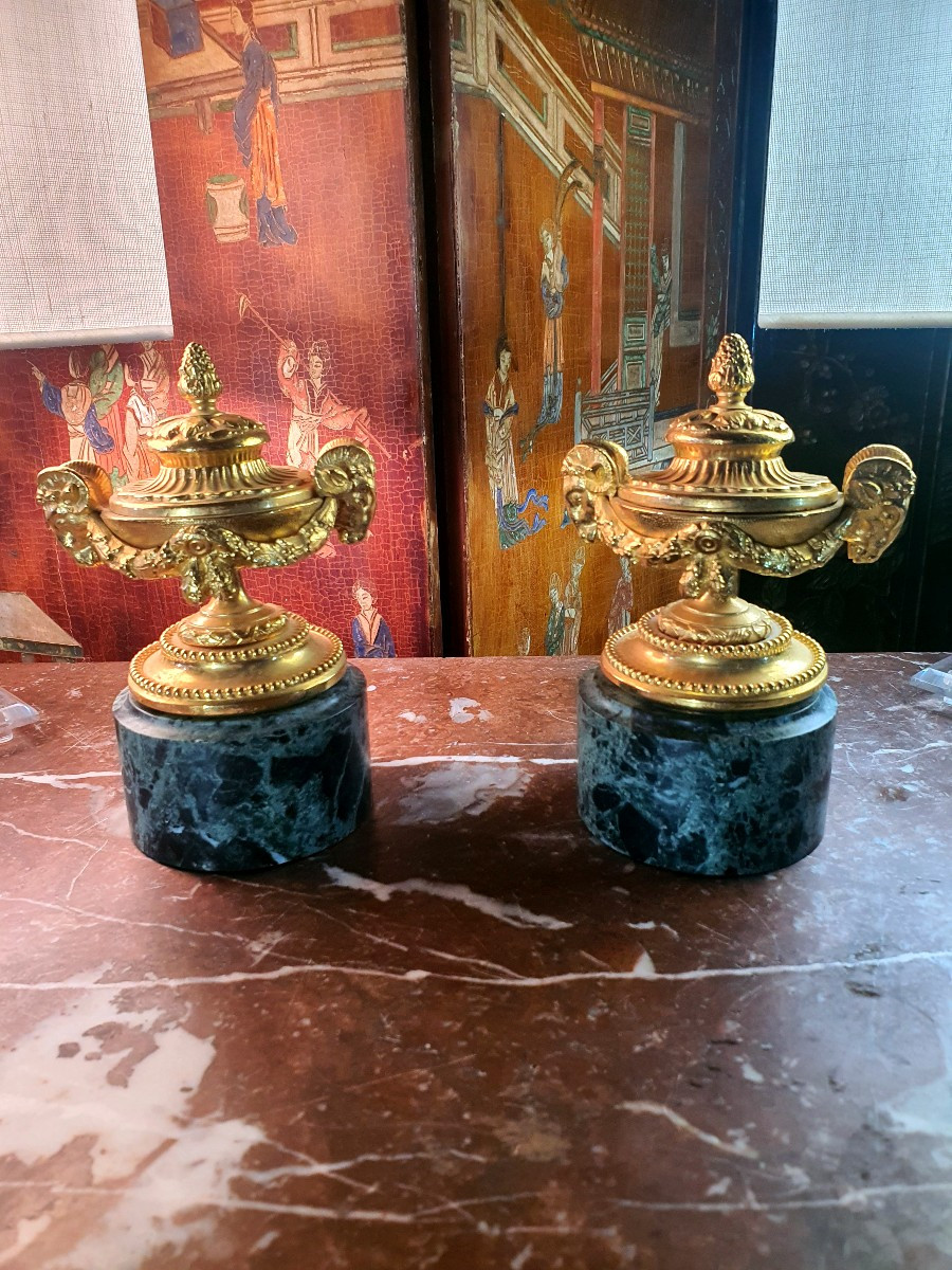 Paire de cassolettes Louis XVI bronze doré. -photo-3