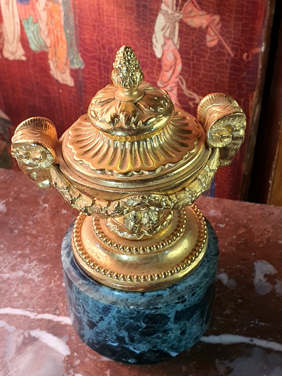 Paire de cassolettes Louis XVI bronze doré. -photo-1