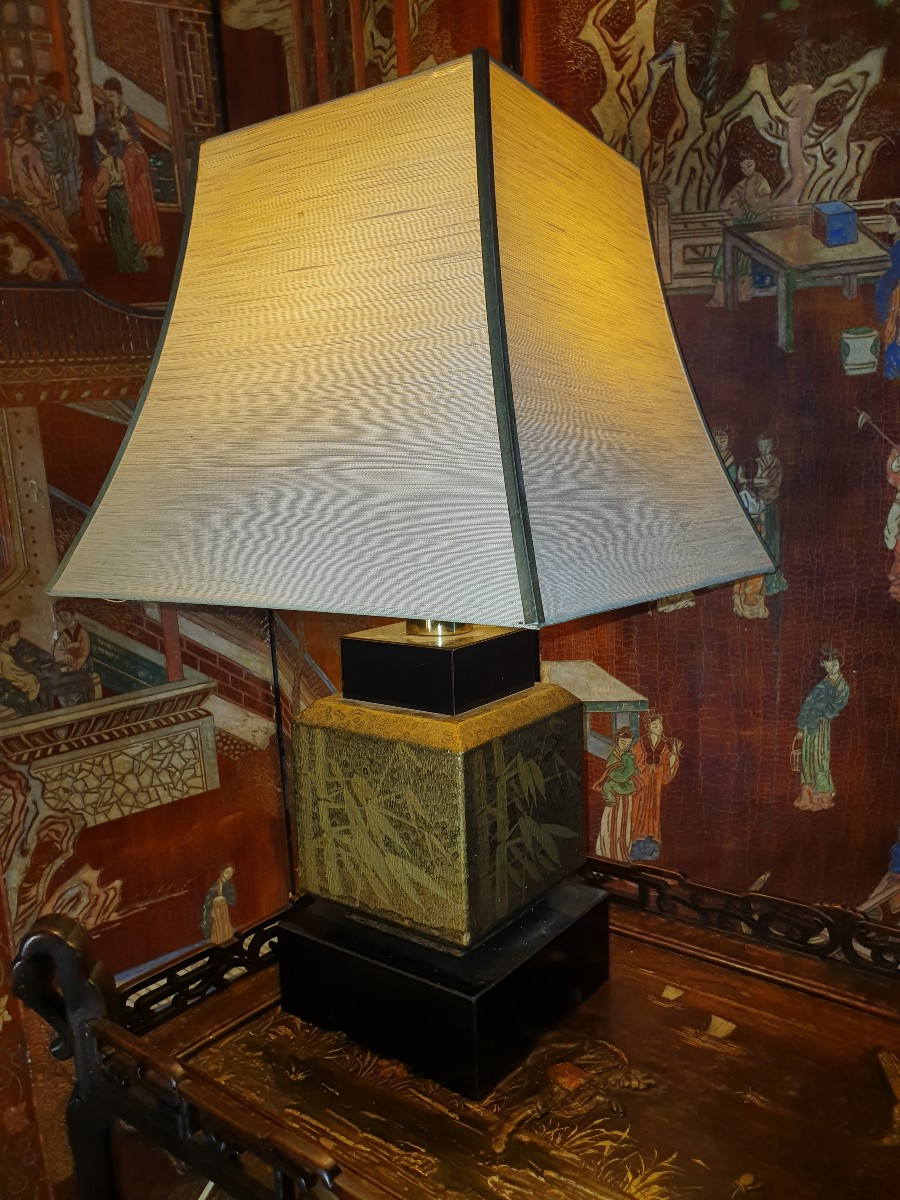 Vintage Lamp With Chinese Decor. -photo-1