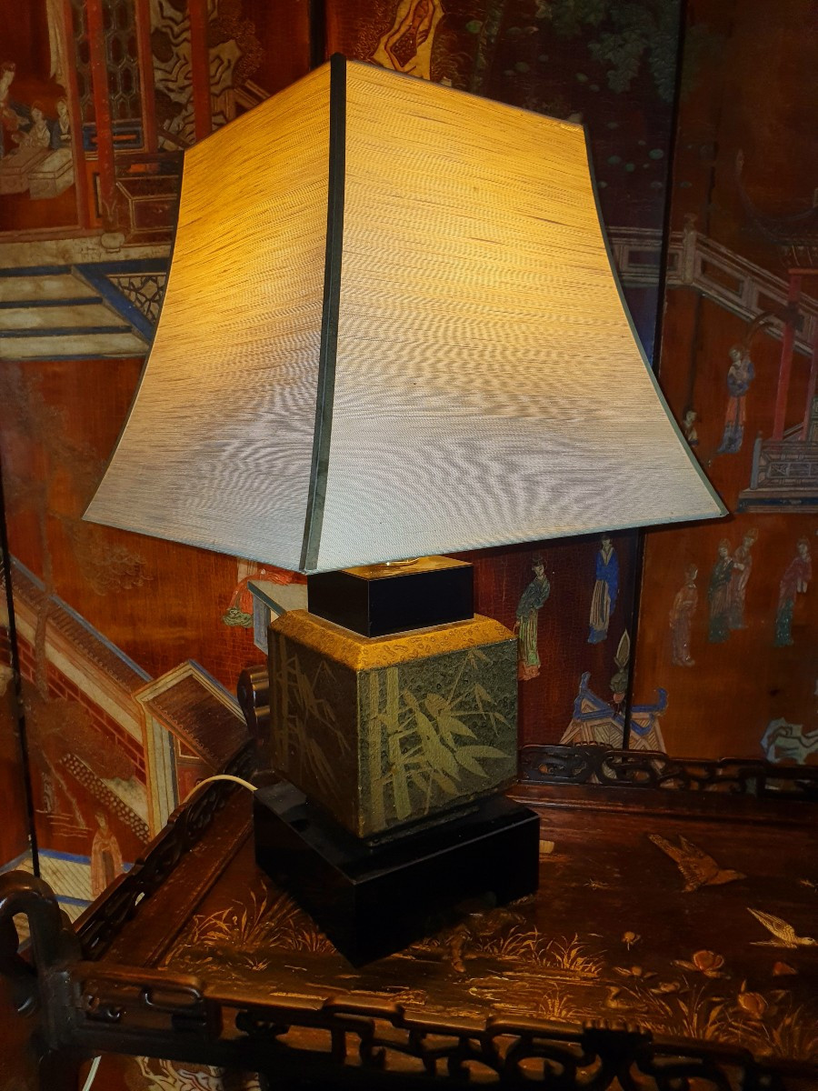 Vintage Lamp With Chinese Decor. -photo-3