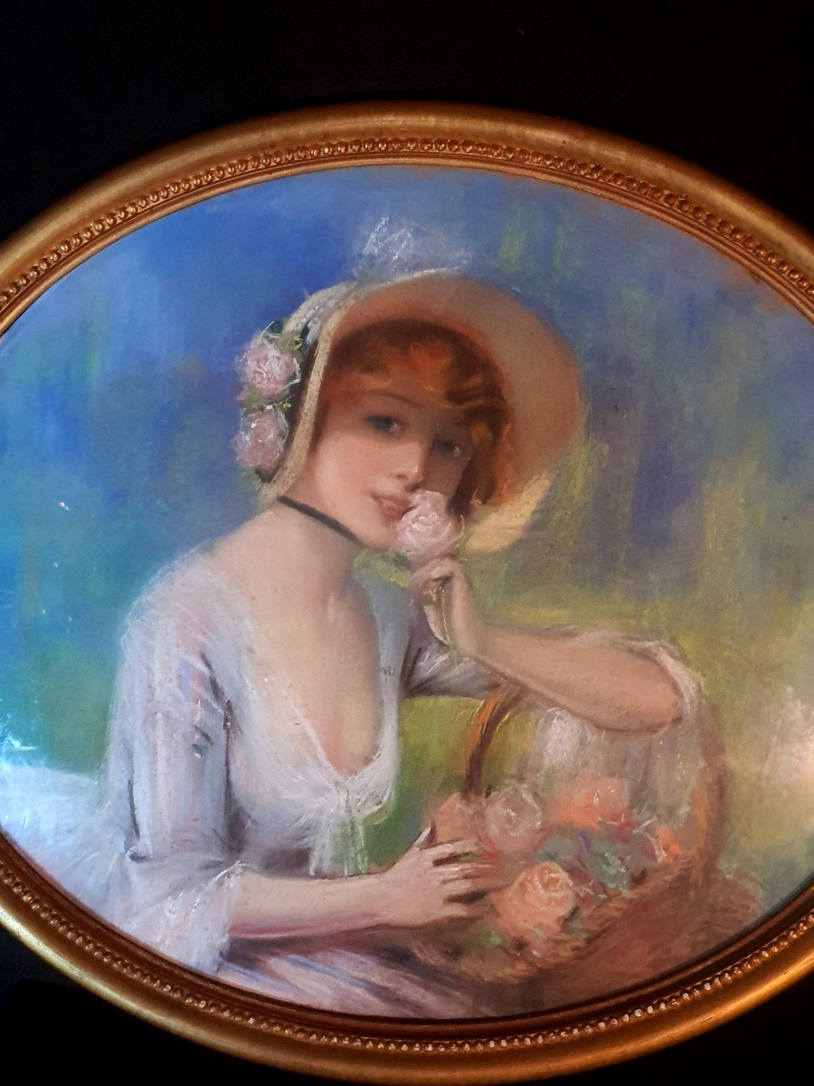 Tableau ovale jeune femme aux fleurs. -photo-3