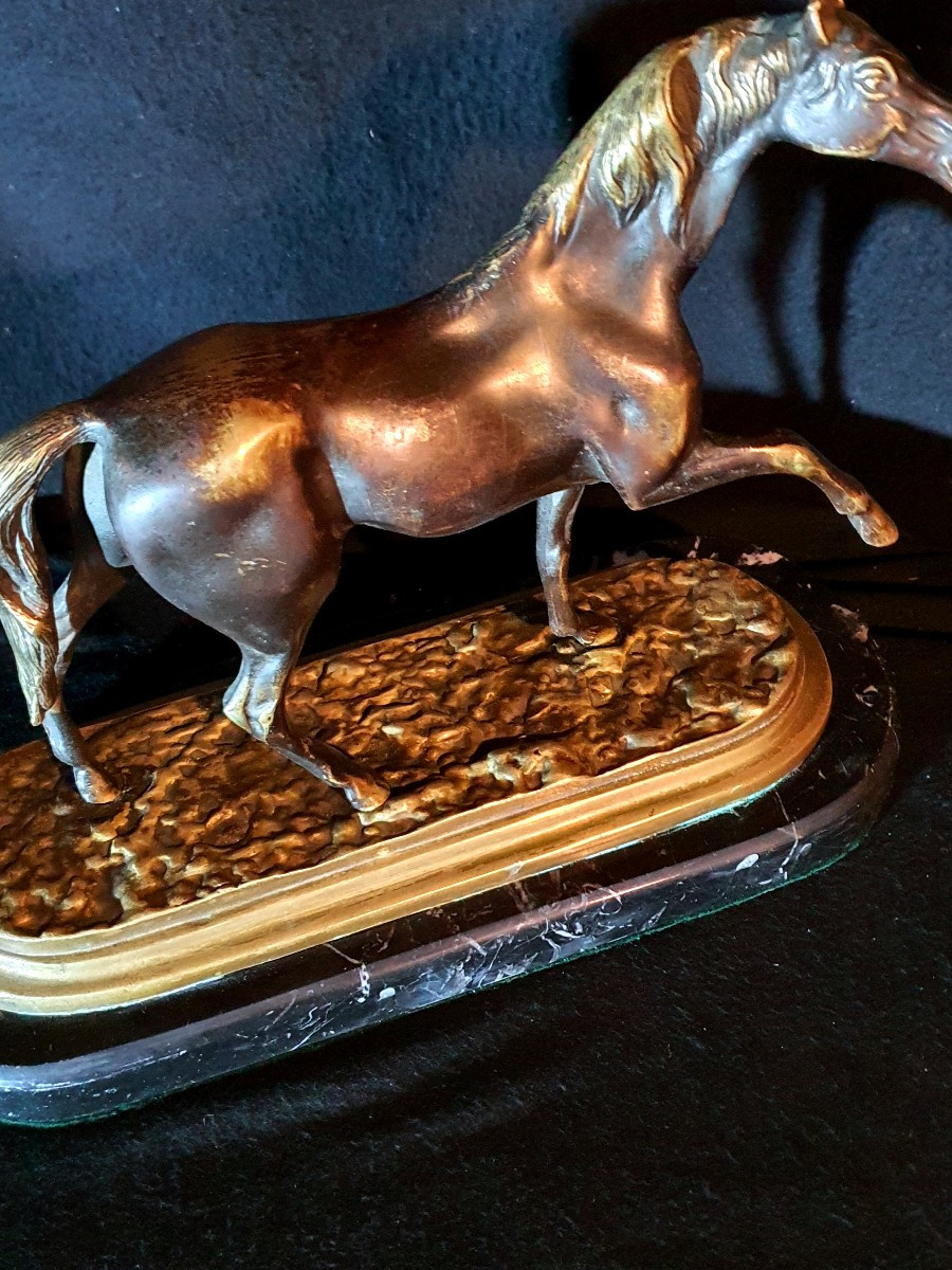 Sculpture bronze cheval. -photo-1