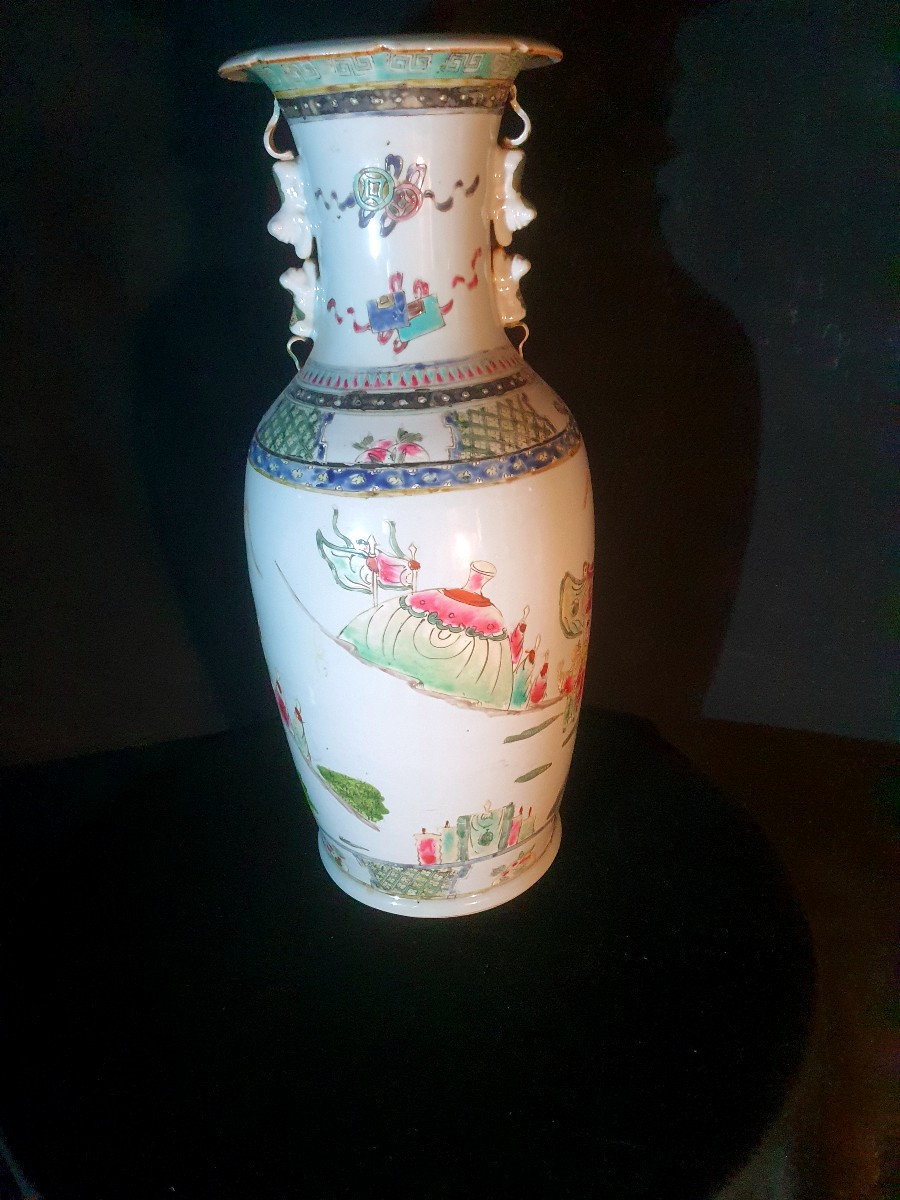 China Famille Rose Vase.-photo-1