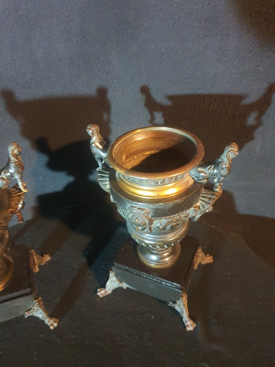 Paire de vases medicis aux sphinges.-photo-2