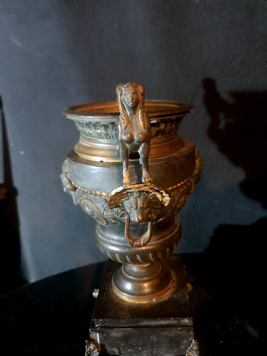 Paire de vases medicis aux sphinges.-photo-3