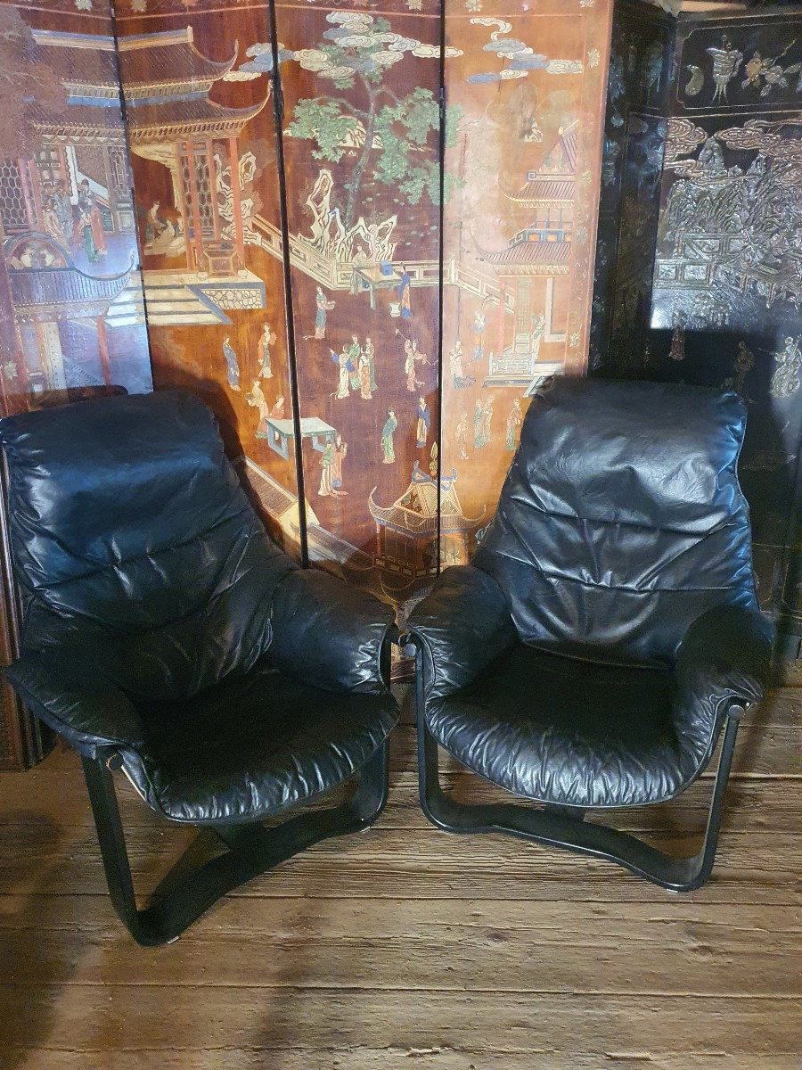 Paire de fauteuils cuir vintage Norvège. 
