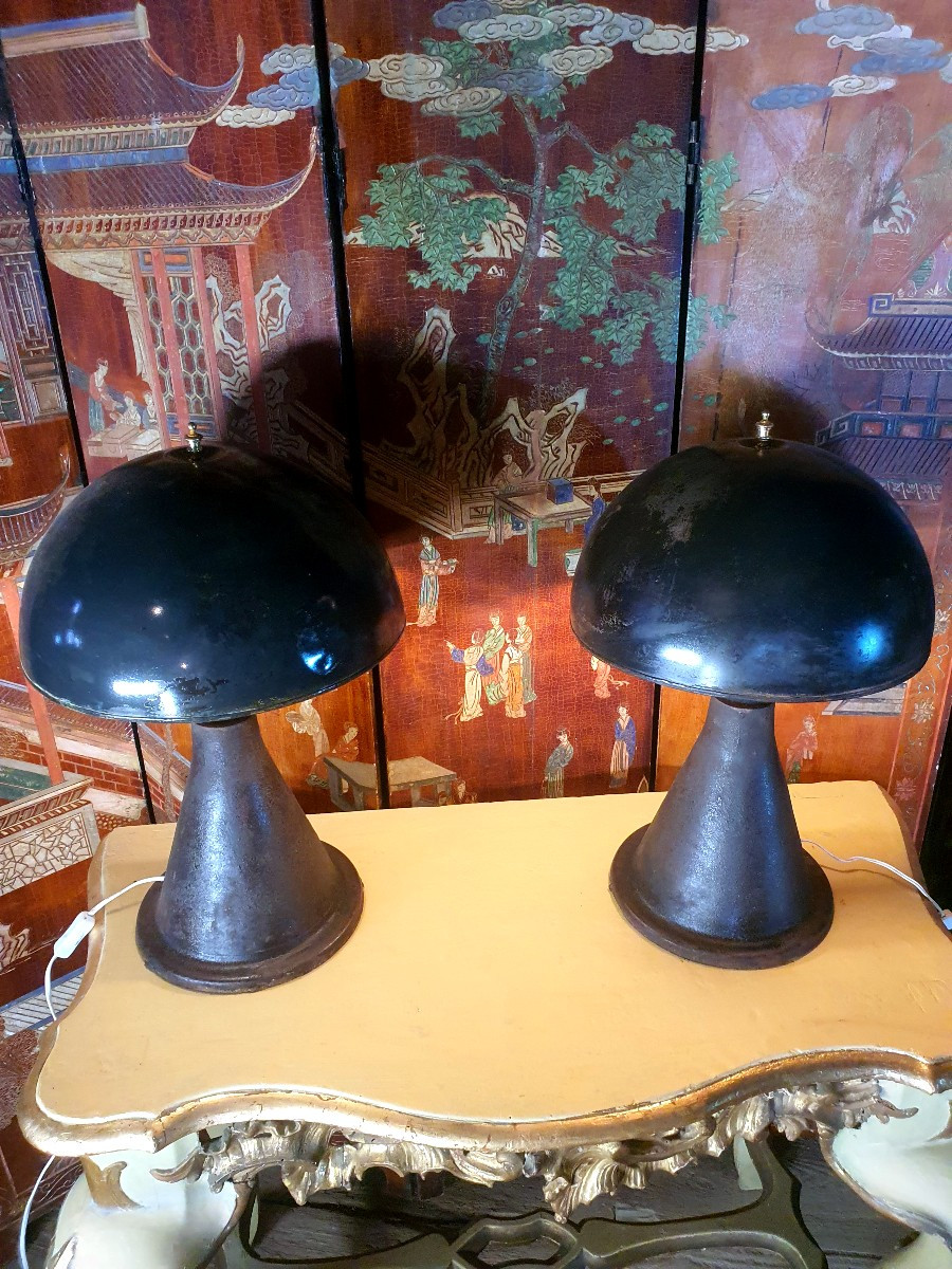 Lampes vintage champignons métal style Bauhaus. 
