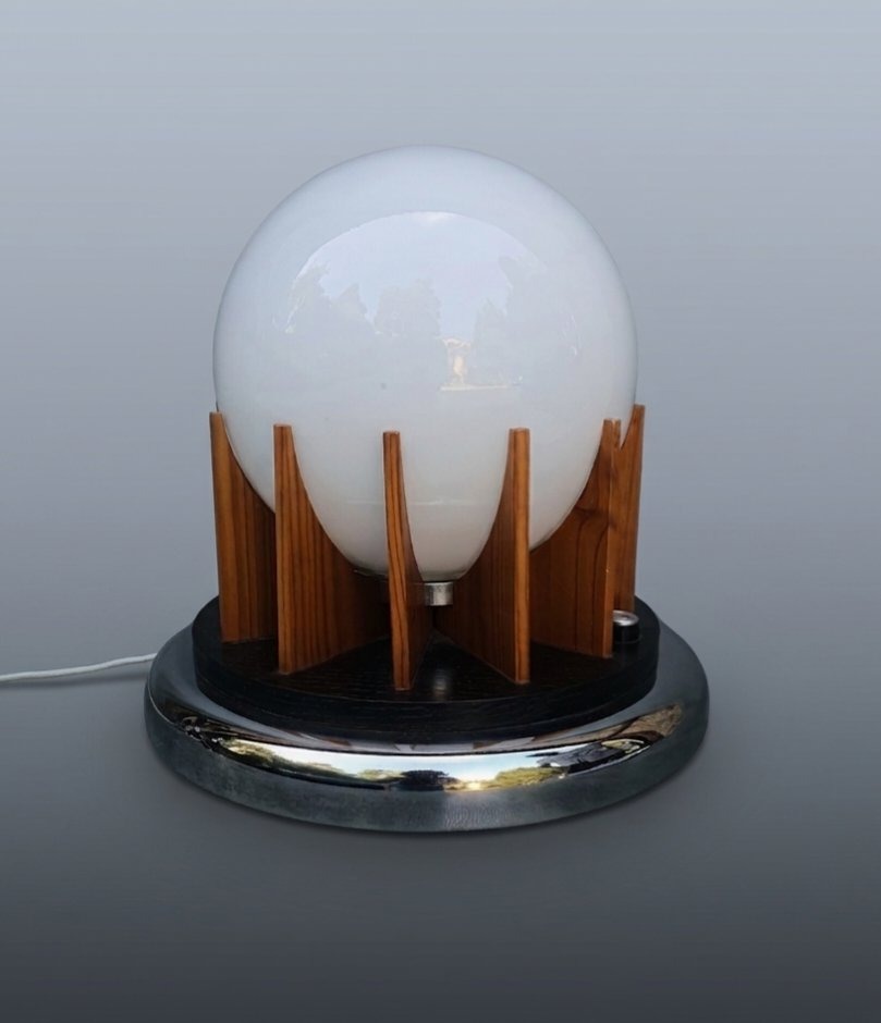 Lampe space age globe. Italie. 