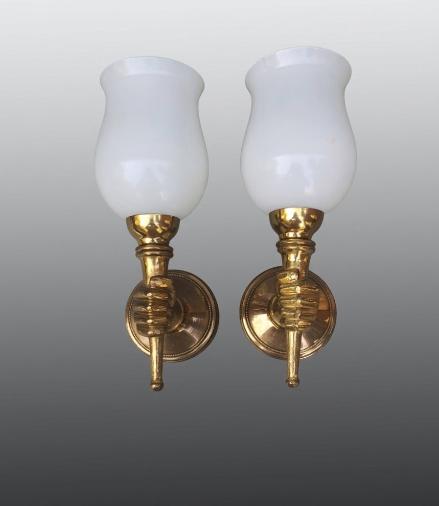 Paire d appliques mains bronze Maison Jansen. 