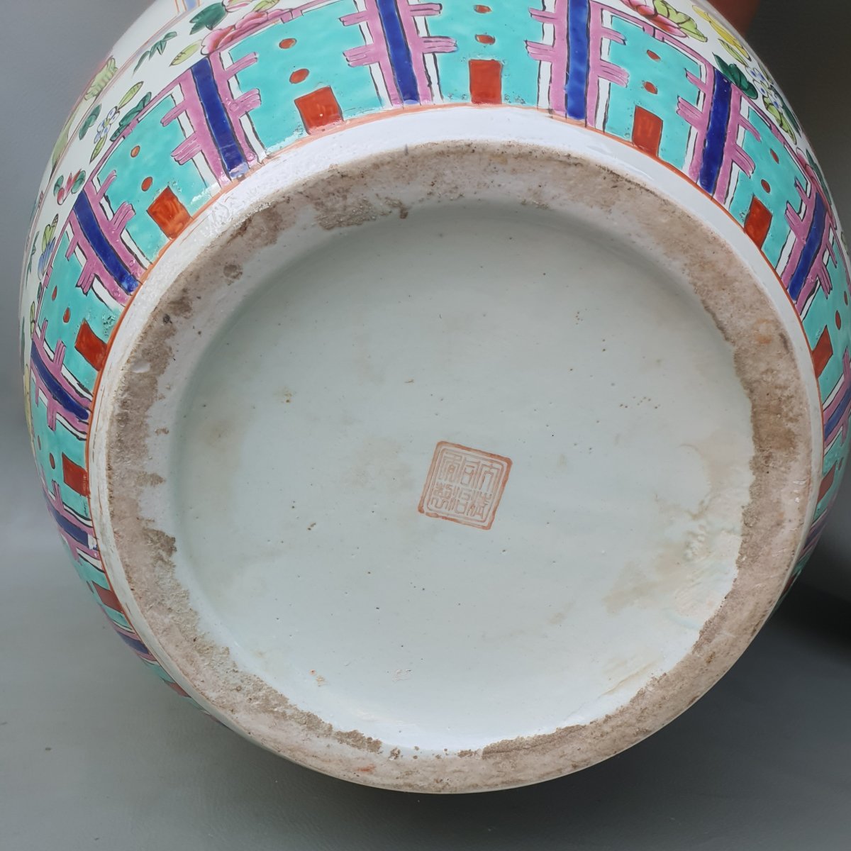 Large Chinese Porcelain Vase From The "famille Rose" Collection. -photo-1