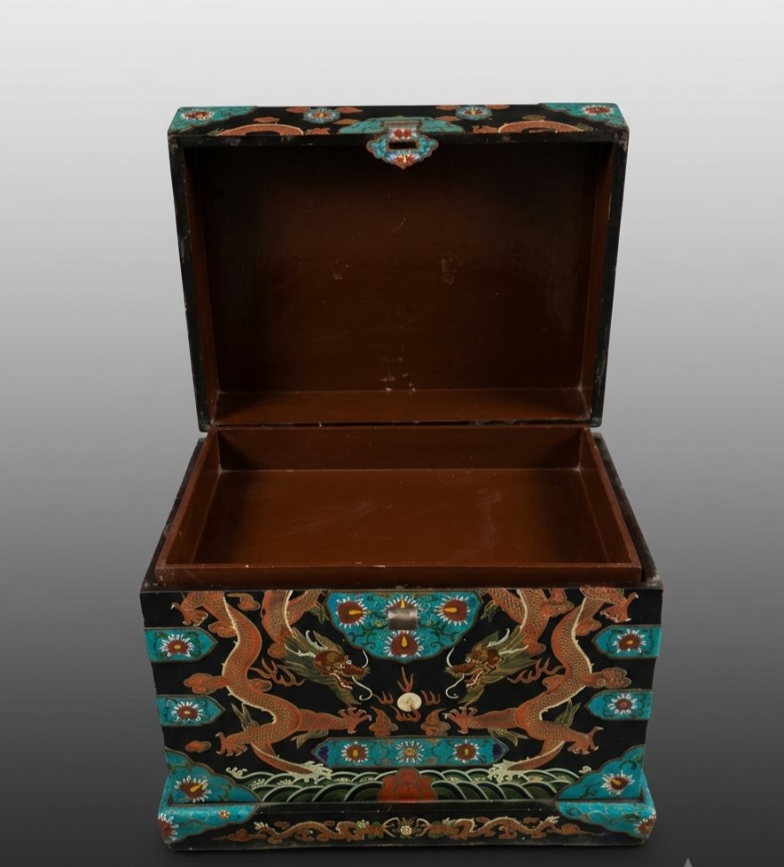 Chinese Chest With Dragon Design. -photo-4