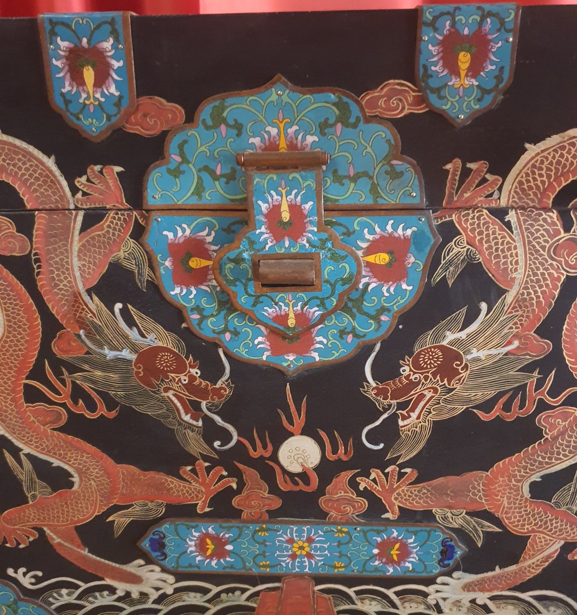 Chinese Chest With Dragon Design. -photo-1