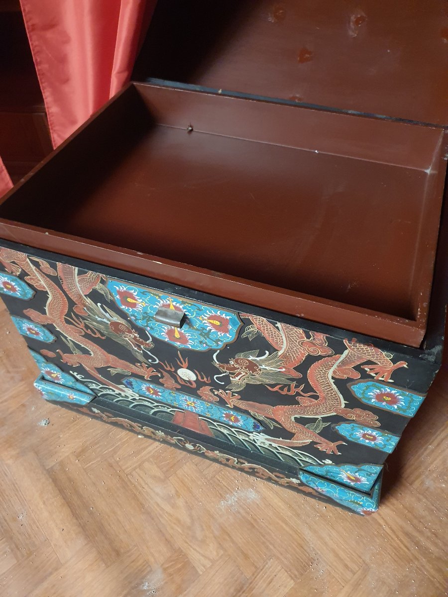 Chinese Chest With Dragon Design. -photo-5