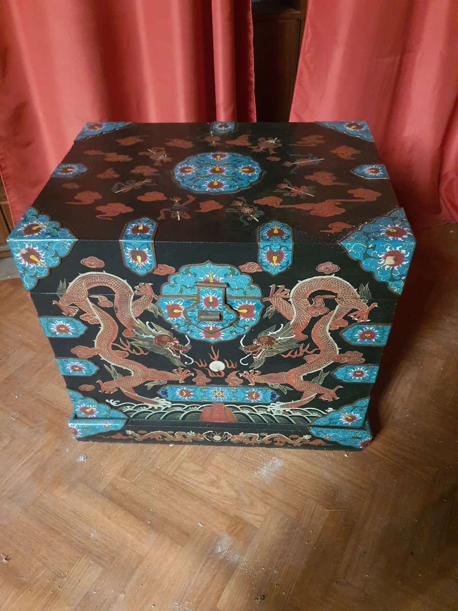 Chinese Chest With Dragon Design. -photo-6